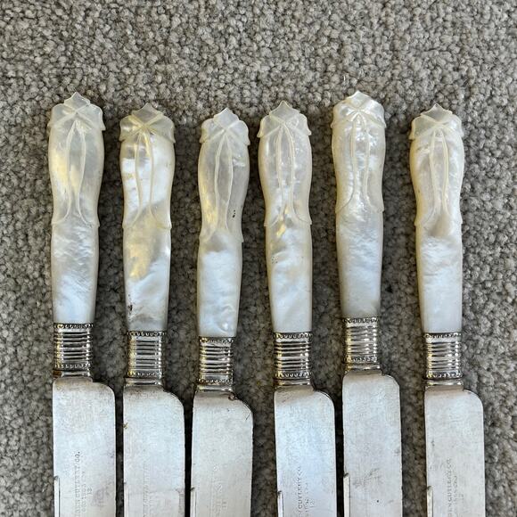 Antique Meriden Cutlery Dinner Knife Silverplate Mother of Pearl Handle Lot of 6 - Picture 3 of 6